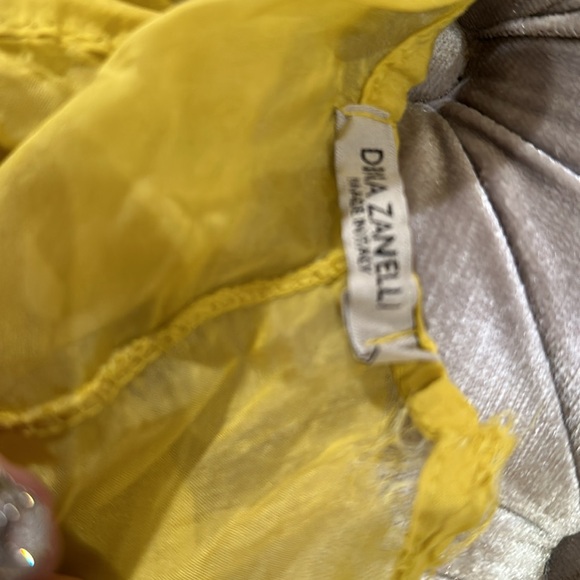 Beach cover up dress. Size Small fits big. Made in Italy 30% silk 70% viscose - Picture 3 of 3